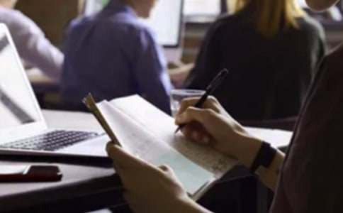 ������ɫ�ı˰������������